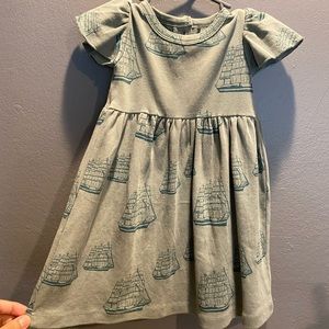 Flutter sleeve dress / iceberg ships